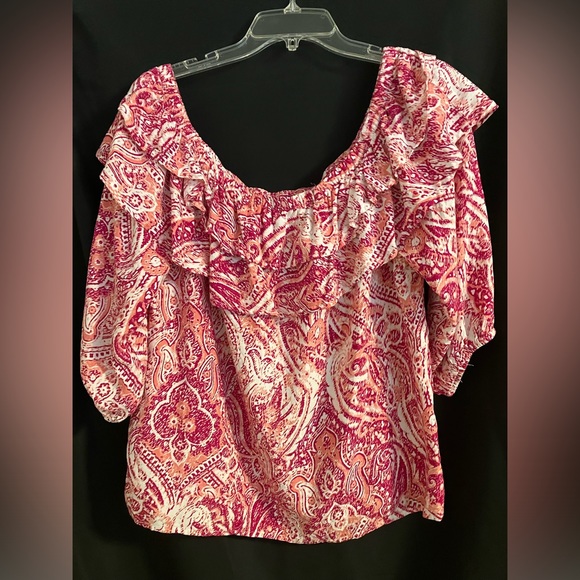 Vince Camuto off or on shoulder front and back ruffled scooped neckline. - Picture 2 of 5